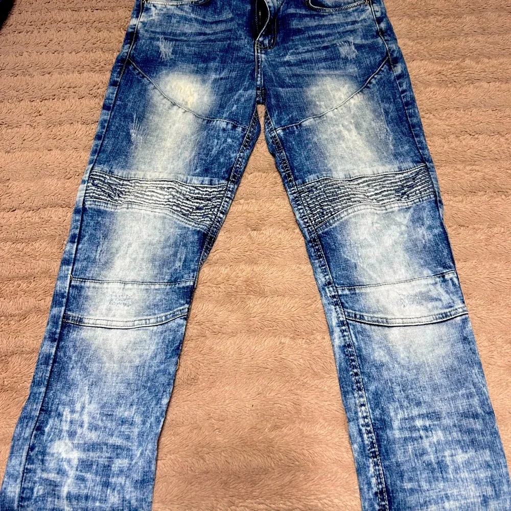 Jeans - Picture 1 of 3